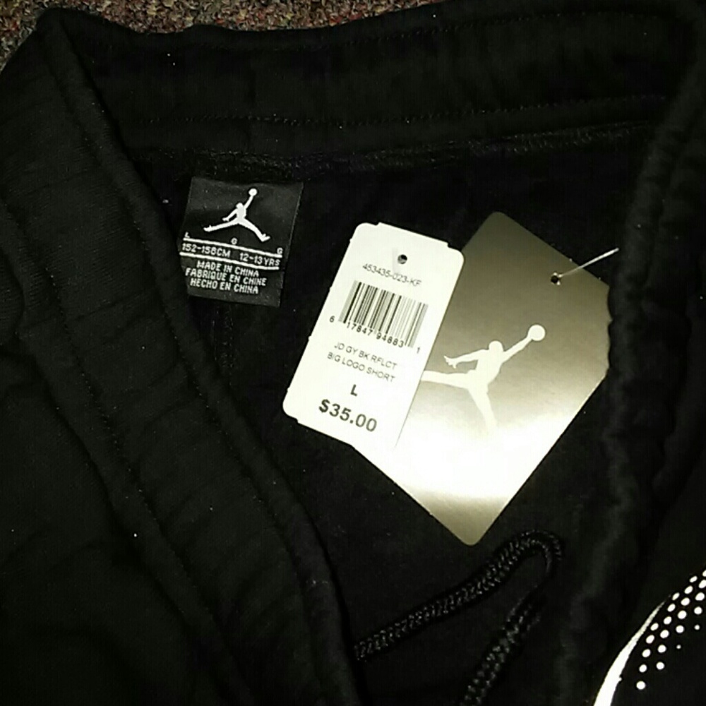 Shorts - Picture 2 of 3